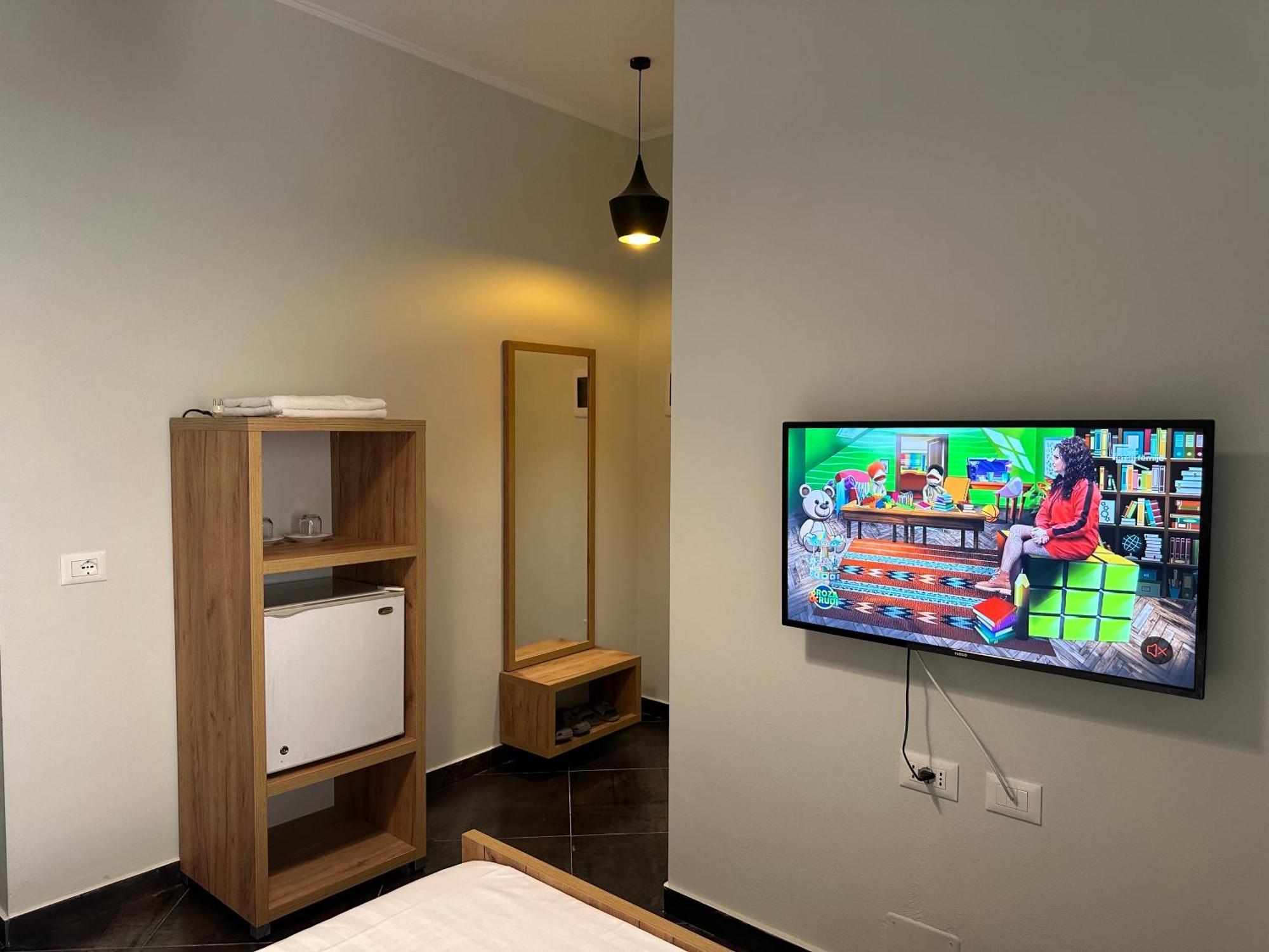 Central Comfort Suites Тирана Екстериор снимка
