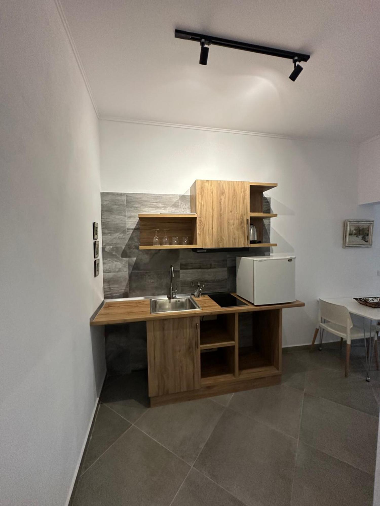 Central Comfort Suites Тирана Екстериор снимка