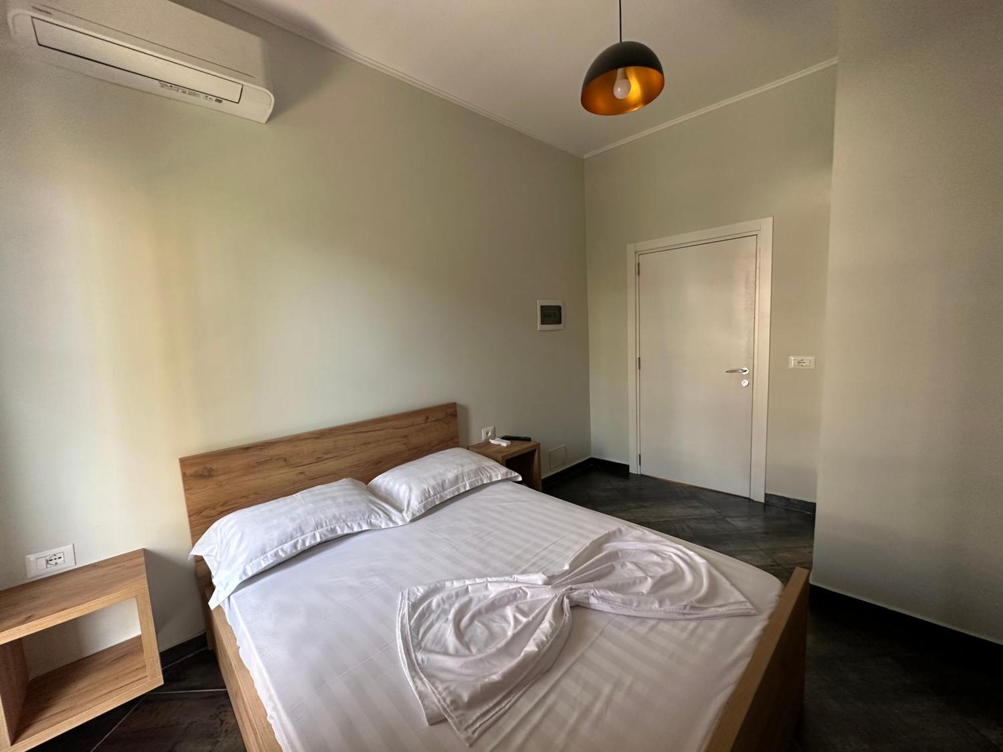 Central Comfort Suites Тирана Екстериор снимка