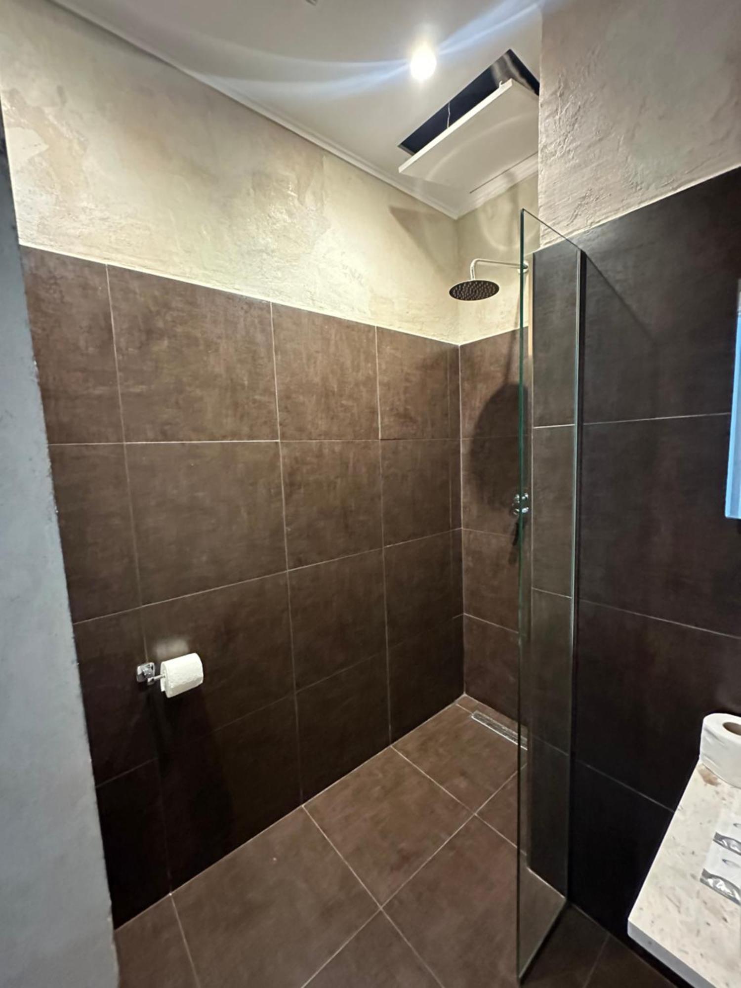 Central Comfort Suites Тирана Екстериор снимка