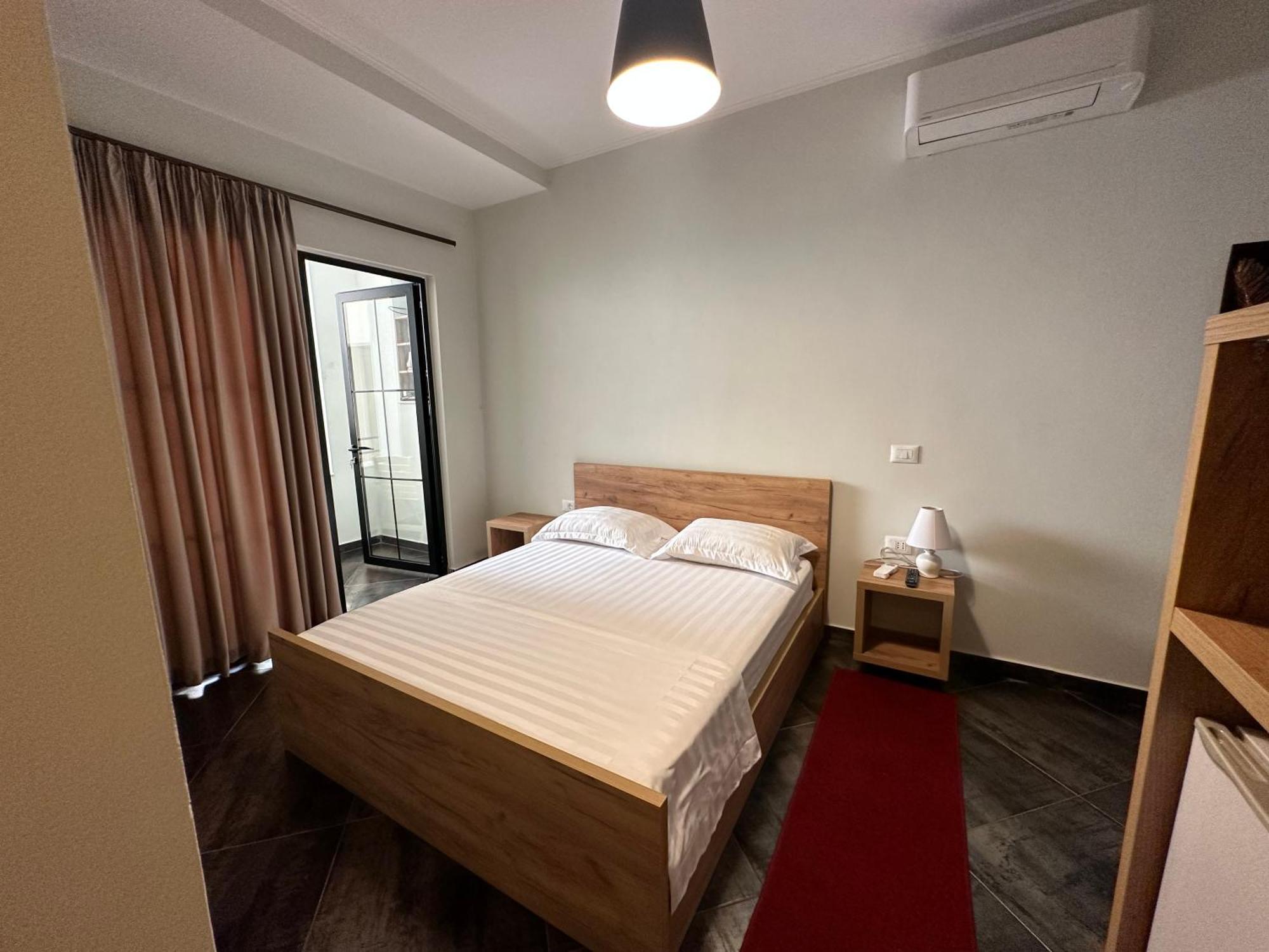 Central Comfort Suites Тирана Екстериор снимка