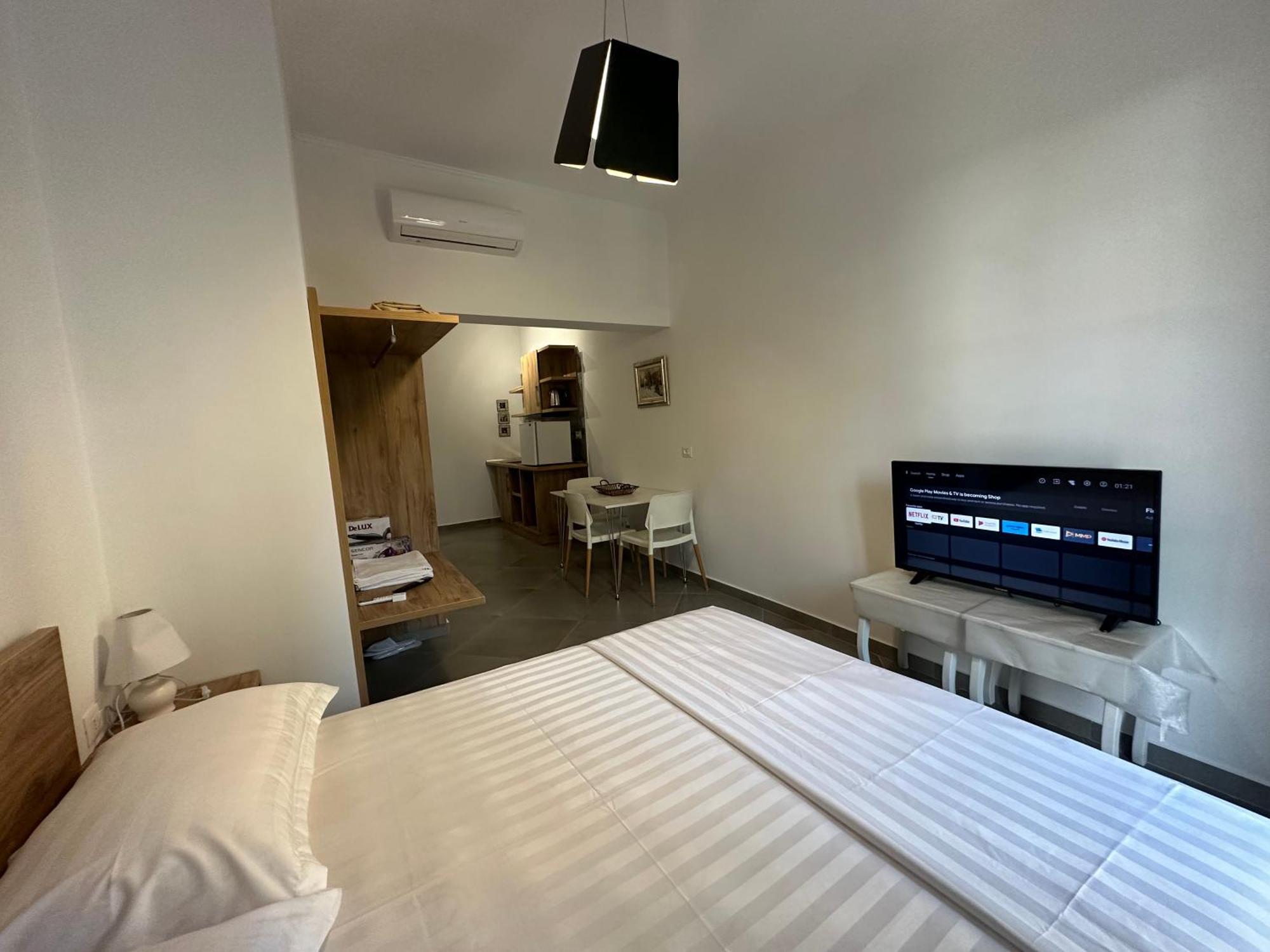 Central Comfort Suites Тирана Екстериор снимка