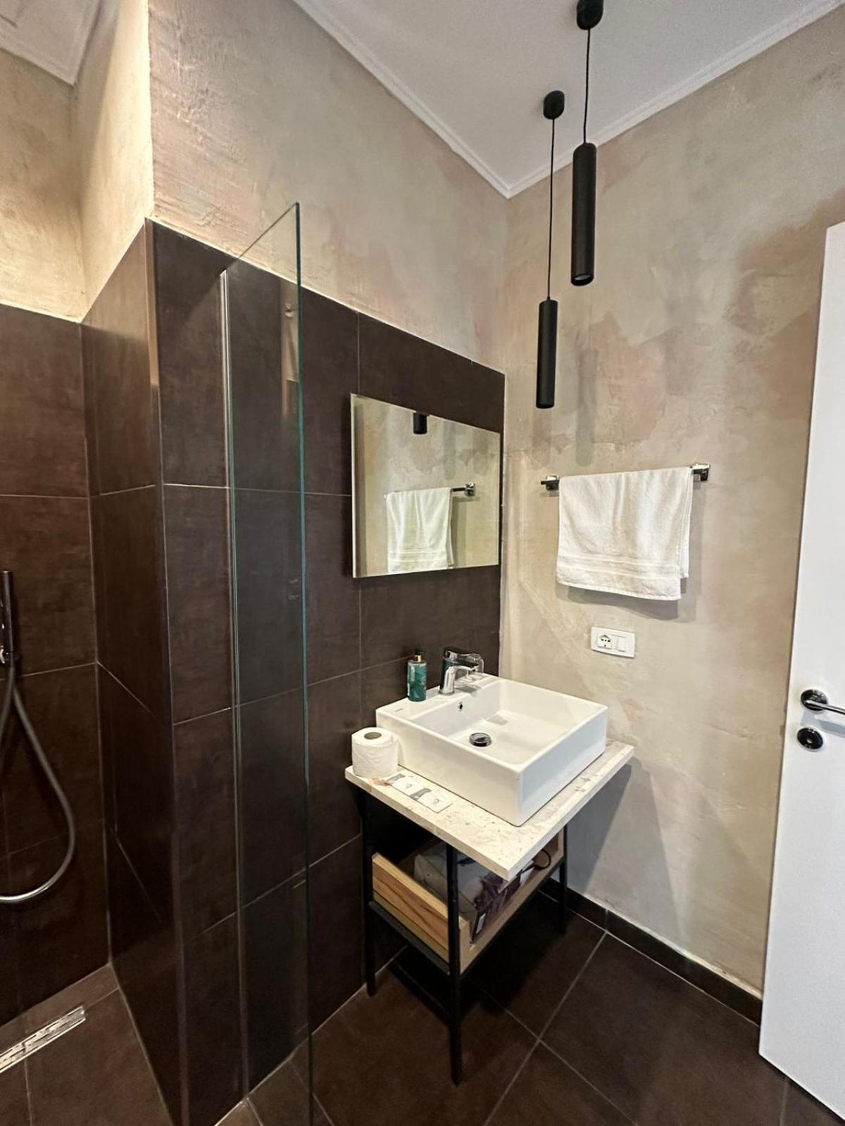 Central Comfort Suites Тирана Екстериор снимка