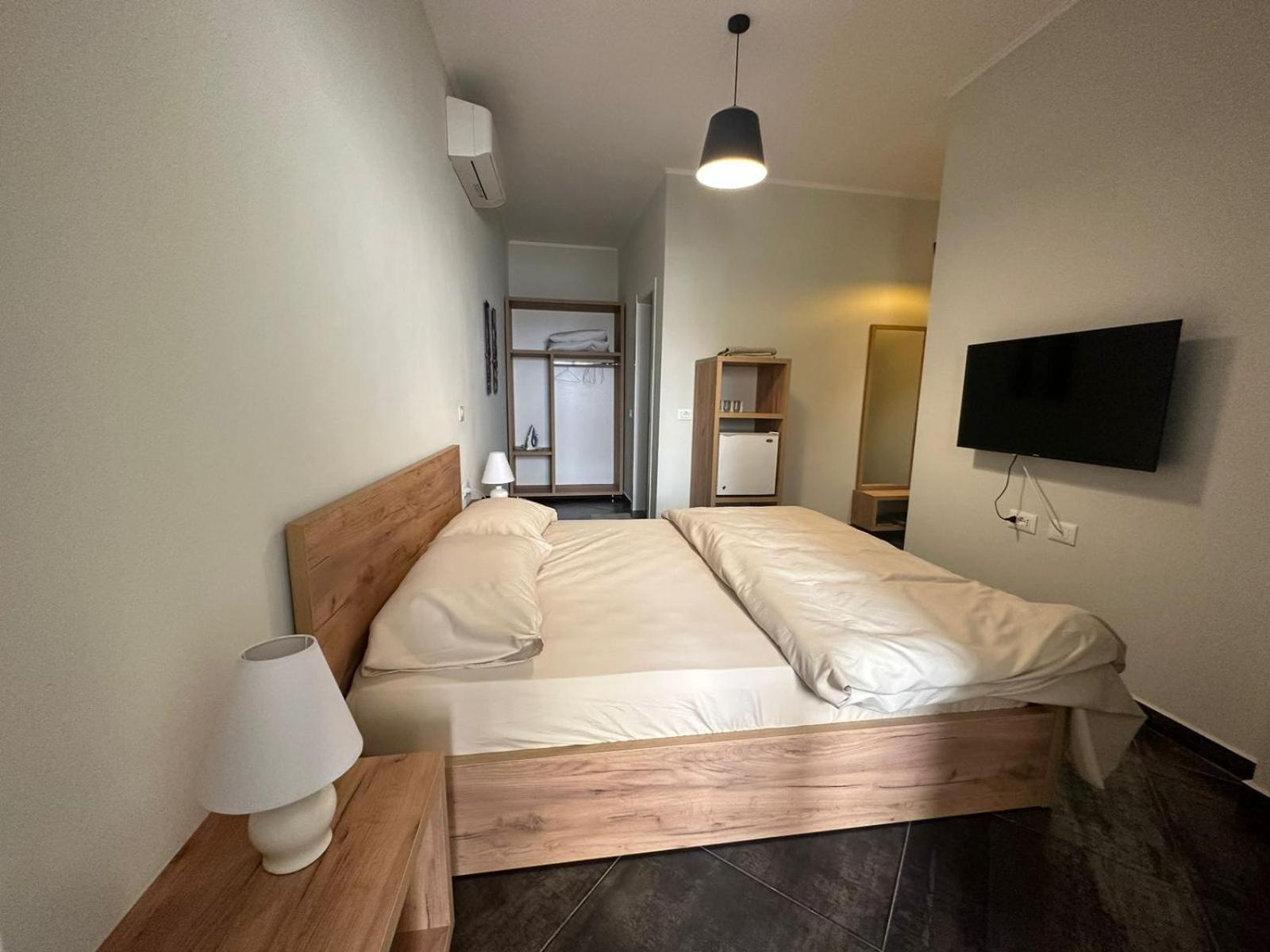 Central Comfort Suites Тирана Екстериор снимка