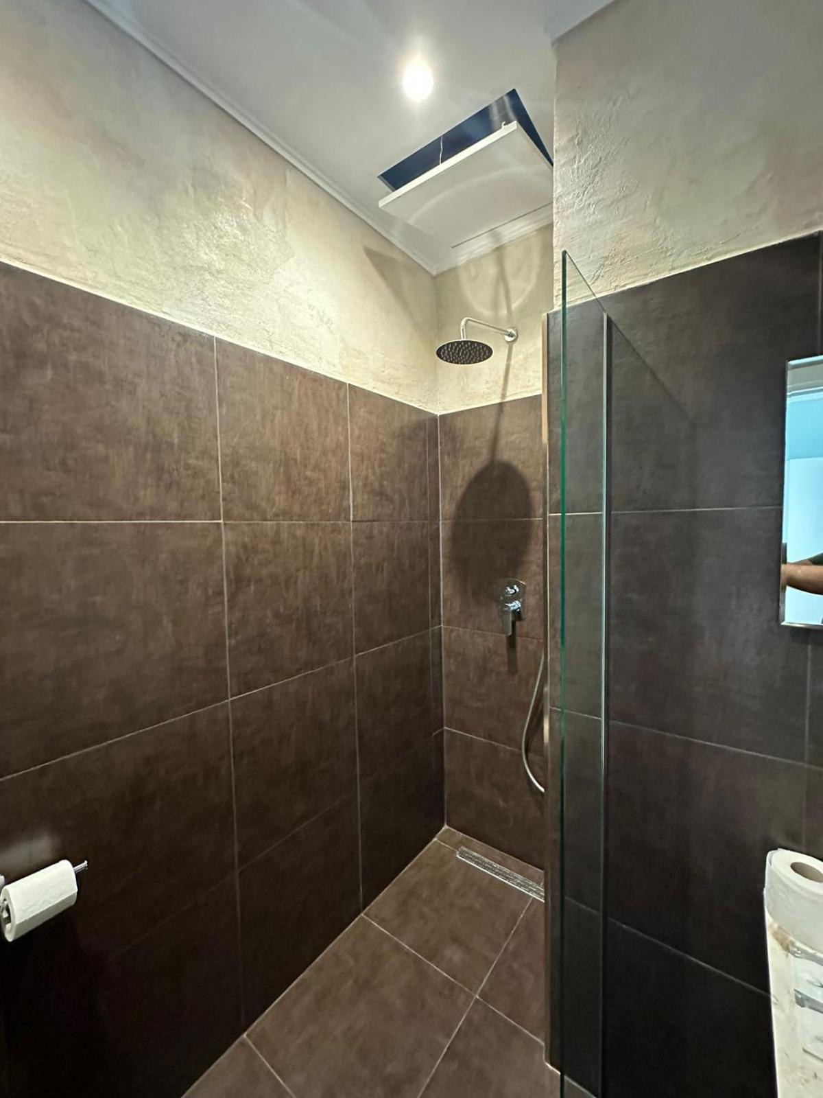 Central Comfort Suites Тирана Екстериор снимка